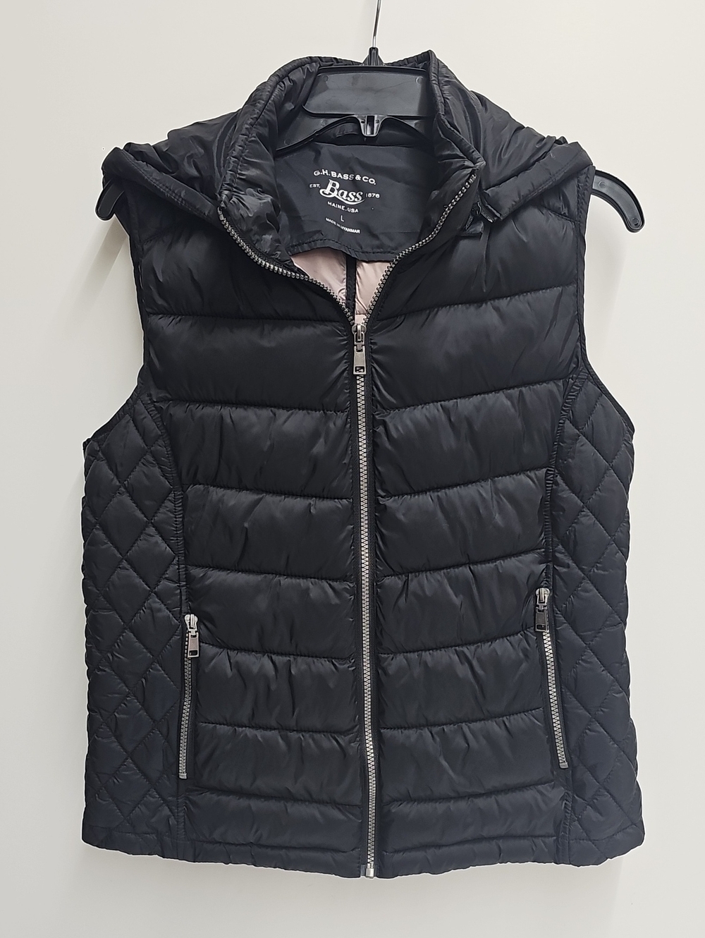 Bass Black Quilted Hooded Puffer Vest with Silver Zippers Size Large
